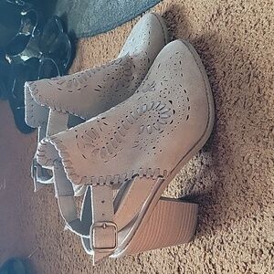 Rampage high-heeled boots, w double ankle strap. BEIGE